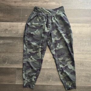 Old Navy Active Camouflage Joggers